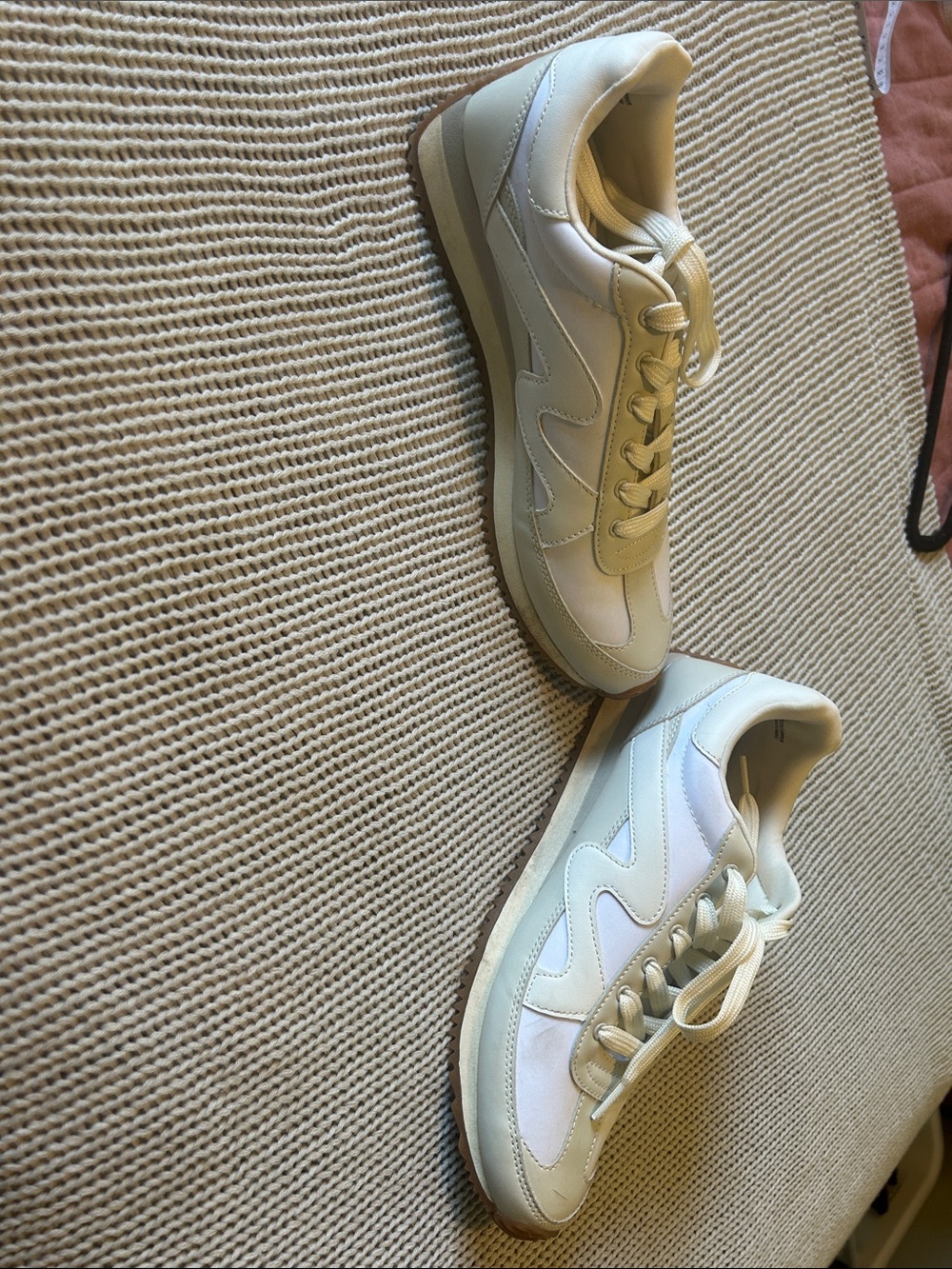 Universal Thread White Casual Sneakers